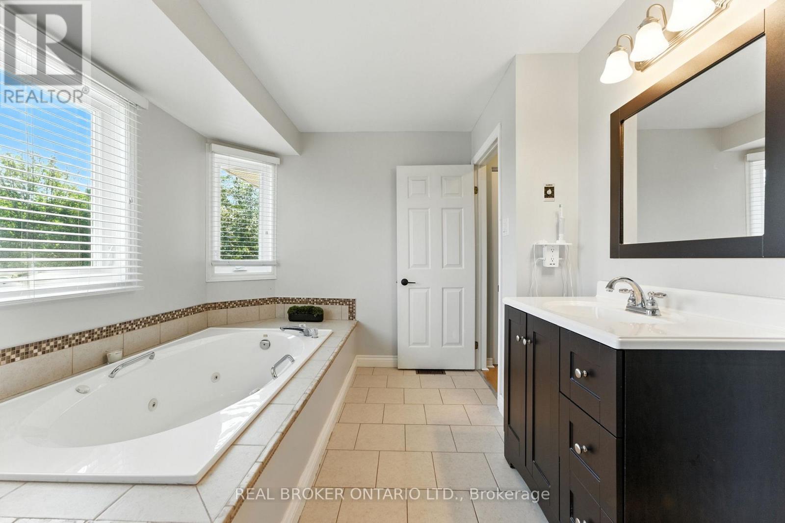 Photo 29 of 6550 Craighurst Drive, Ottawa ON