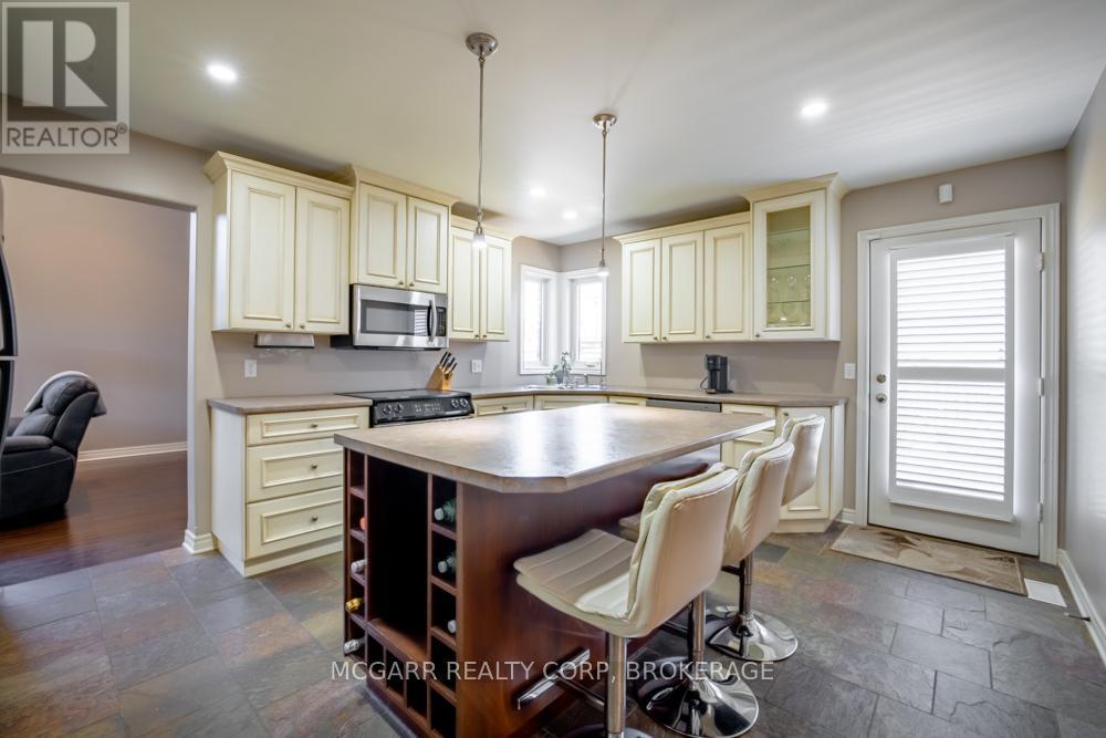 Photo 12 of 38 Nicholas Drive, St Catharines ON