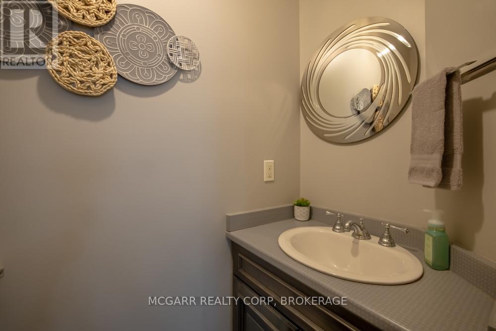 Photo 16 of 38 Nicholas Drive, St Catharines ON