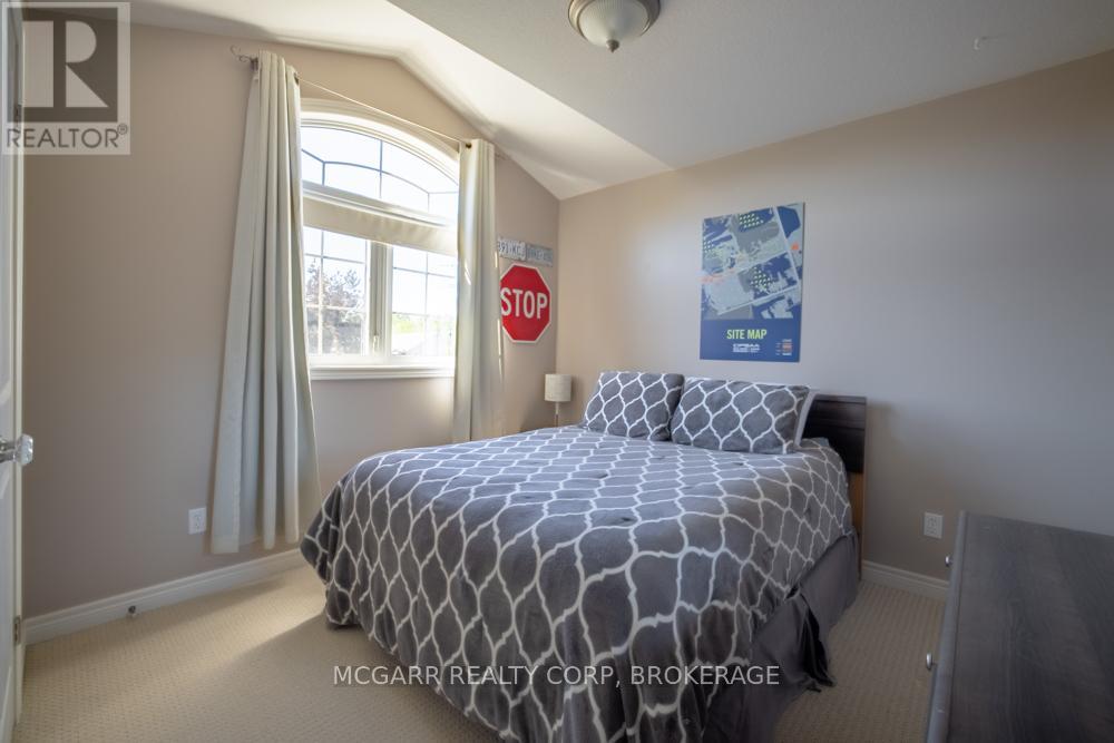 Photo 18 of 38 Nicholas Drive, St Catharines ON