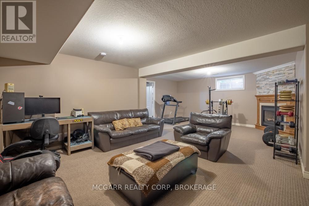 Photo 27 of 38 Nicholas Drive, St Catharines ON