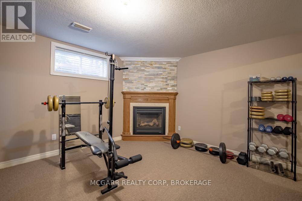Photo 28 of 38 Nicholas Drive, St Catharines ON