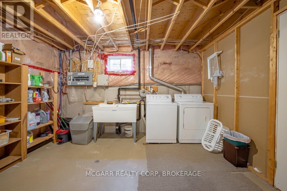 Photo 29 of 38 Nicholas Drive, St Catharines ON