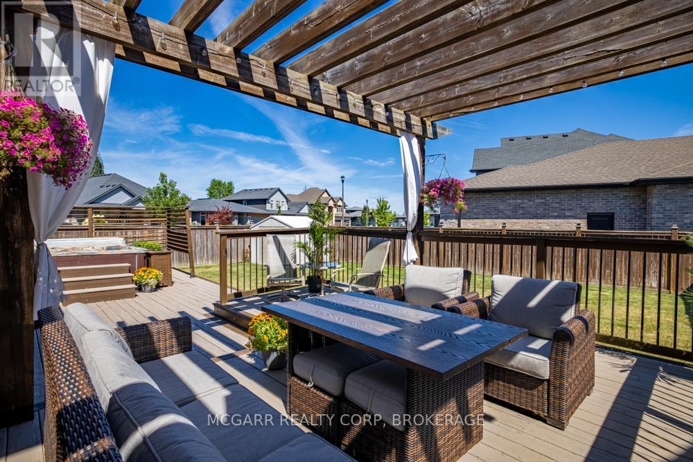 Photo 33 of 38 Nicholas Drive, St Catharines ON