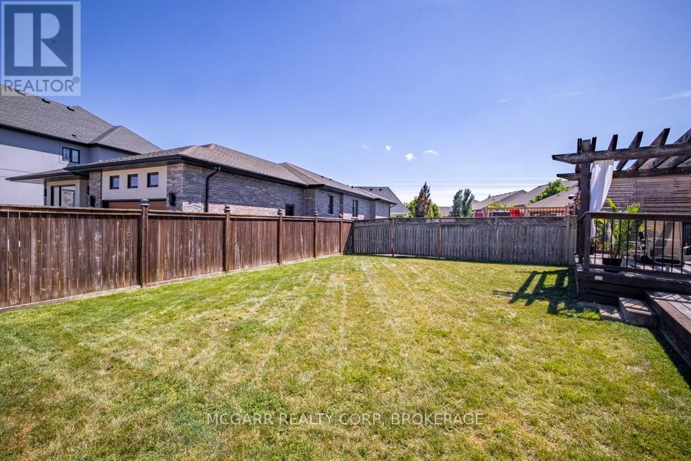 Photo 36 of 38 Nicholas Drive, St Catharines ON