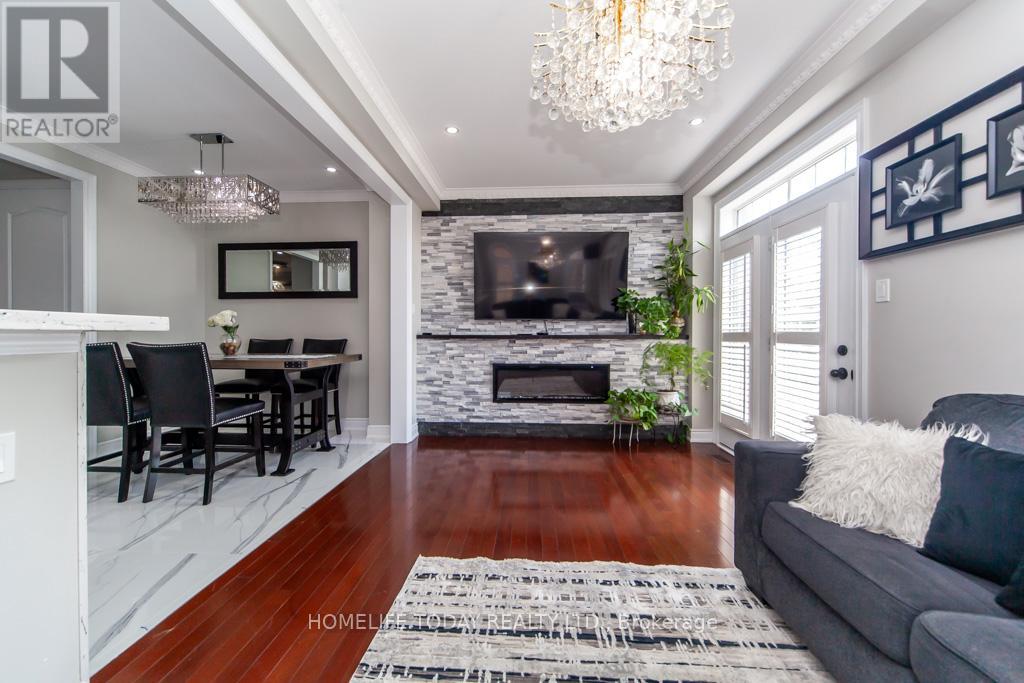 Photo 9 of 238 Wardlaw Place, Vaughan ON