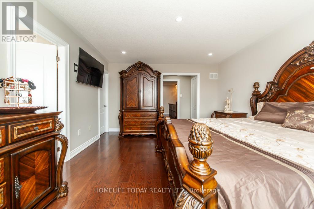 Photo 22 of 238 Wardlaw Place, Vaughan ON