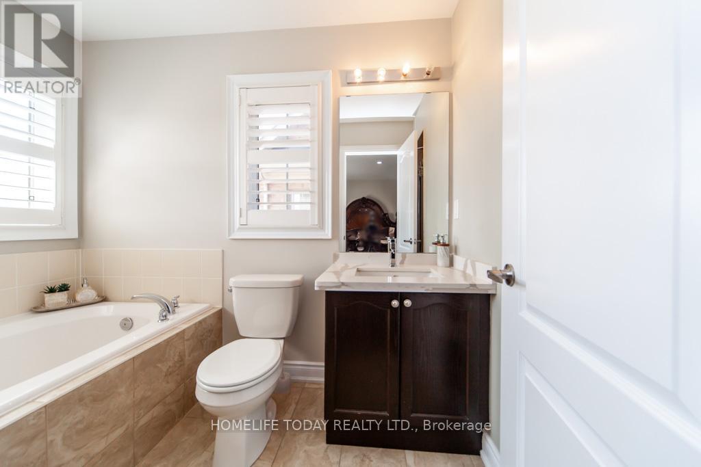 Photo 30 of 238 Wardlaw Place, Vaughan ON