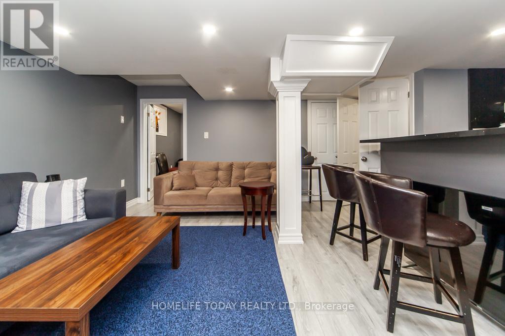 Photo 10 of 238 Wardlaw Place, Vaughan ON