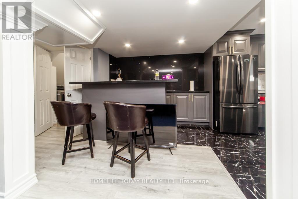 Photo 14 of 238 Wardlaw Place, Vaughan ON