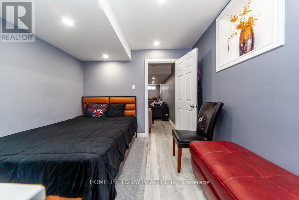 Photo 13 of 238 Wardlaw Place, Vaughan ON