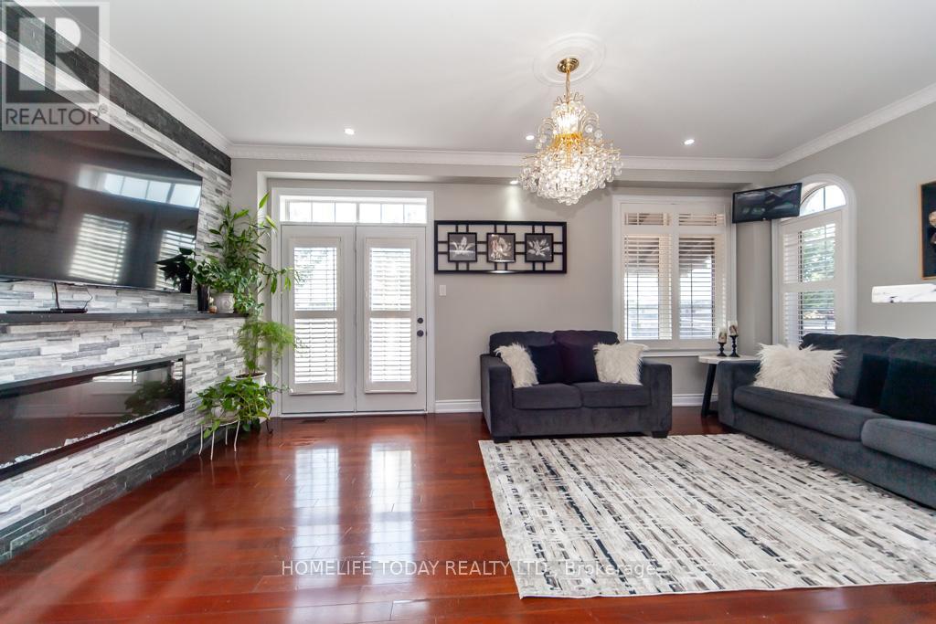 Photo 5 of 238 Wardlaw Place, Vaughan ON