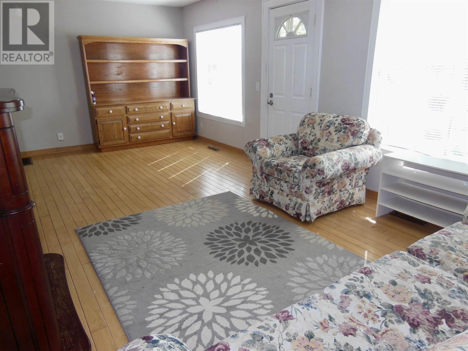 Photo 8 of 548 Lake St, Sault Ste Marie ON