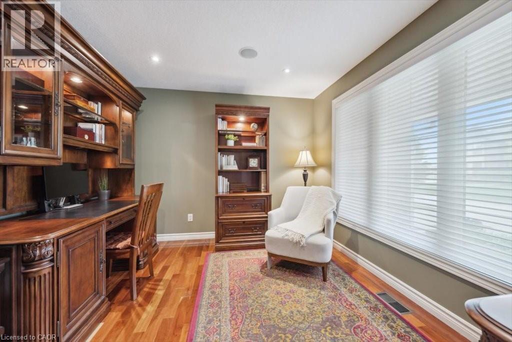Photo 12 of 572 Falconridge Crescent, Kitchener ON