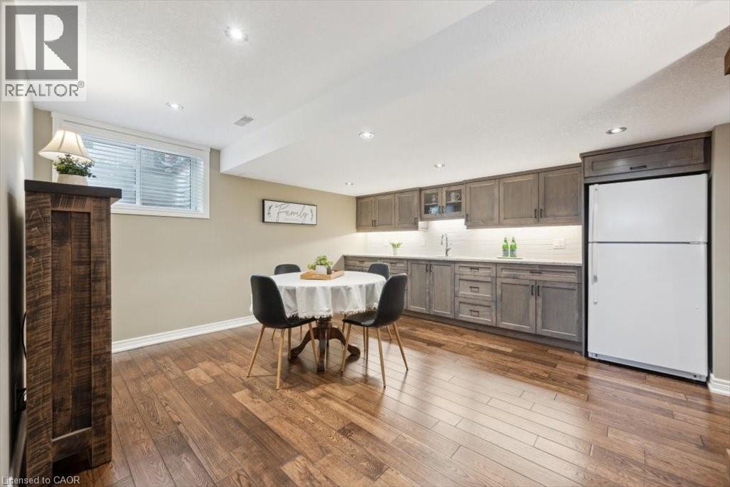 Photo 32 of 572 Falconridge Crescent, Kitchener ON