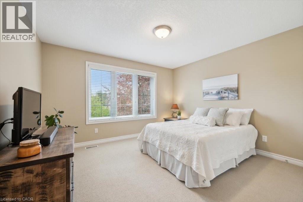 Photo 20 of 572 Falconridge Crescent, Kitchener ON