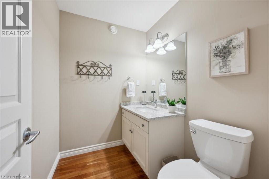 Photo 33 of 572 Falconridge Crescent, Kitchener ON