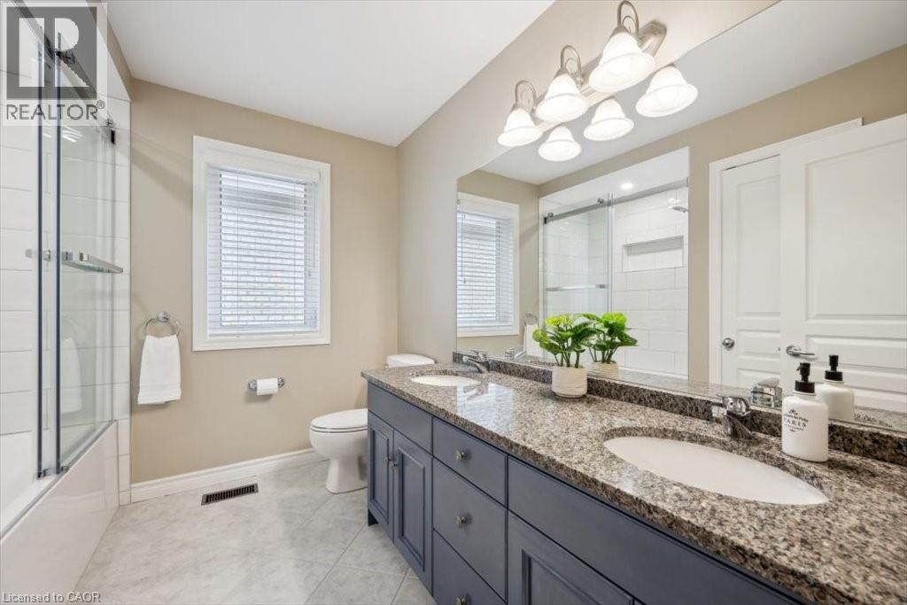 Photo 31 of 572 Falconridge Crescent, Kitchener ON