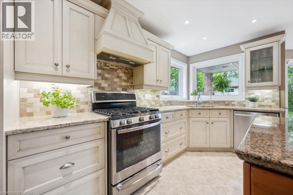 Photo 11 of 572 Falconridge Crescent, Kitchener ON