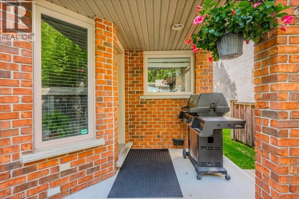 Photo 16 of 572 Falconridge Crescent, Kitchener ON