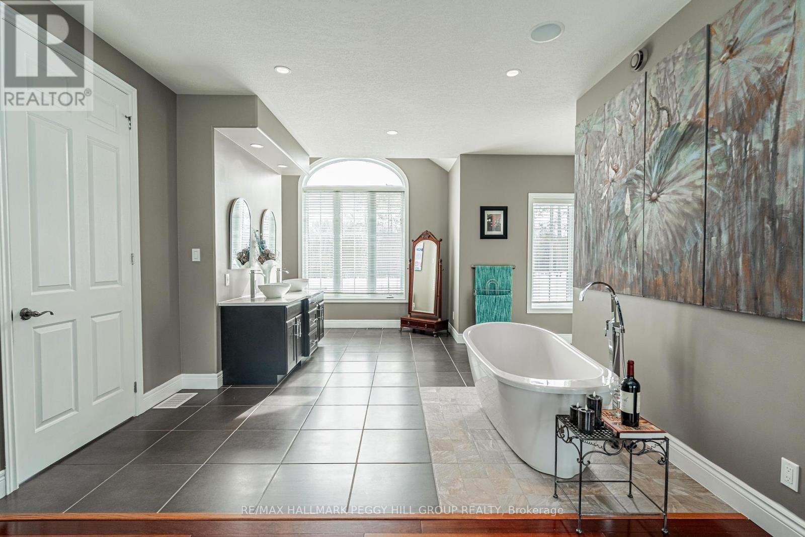 Photo 3 of 1372 Division Road E, Severn ON