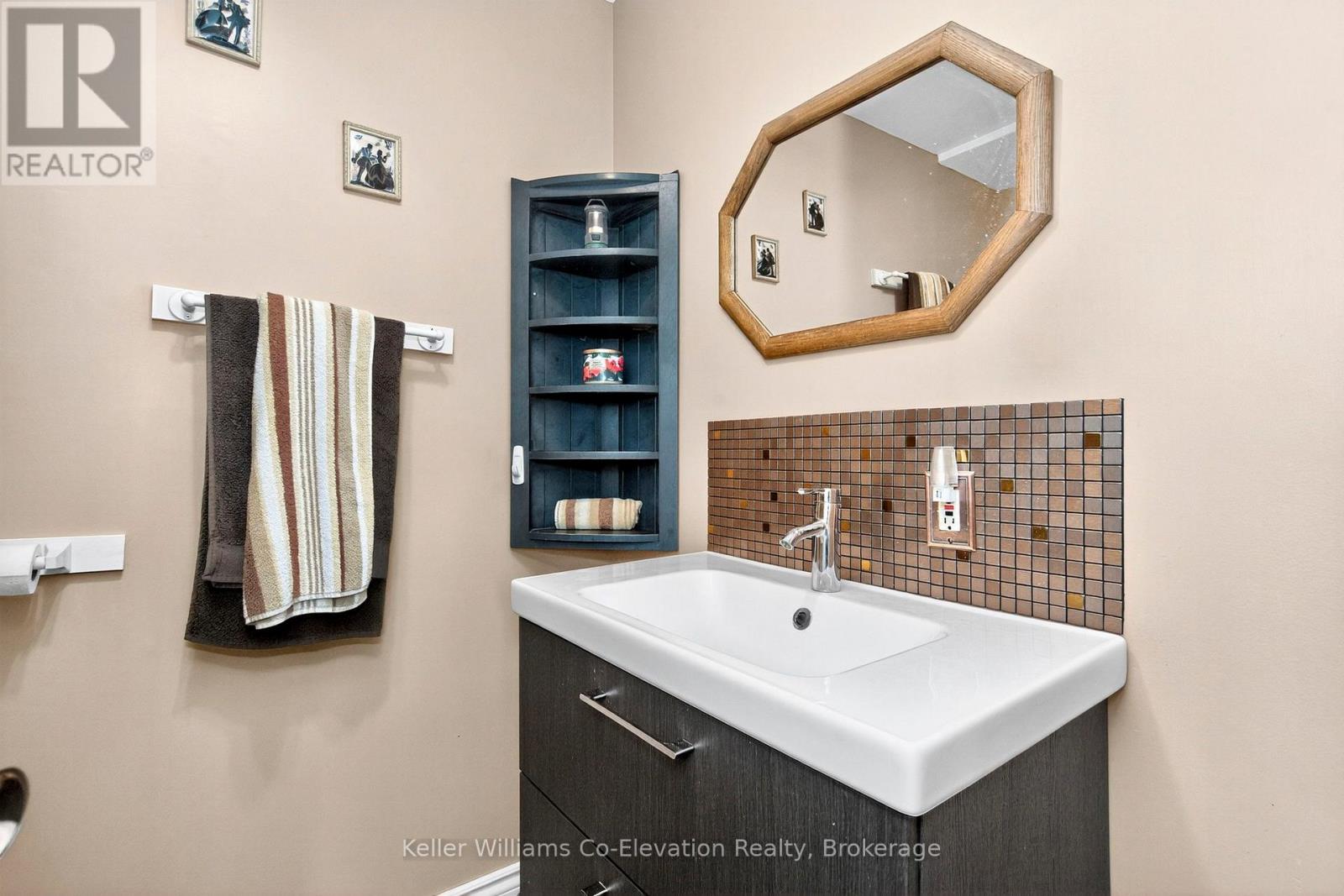Photo 10 of 62 George Street E, Clearview ON