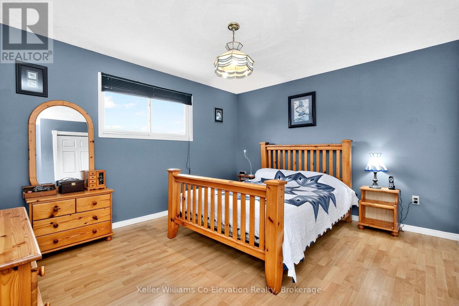Photo 11 of 62 George Street E, Clearview ON