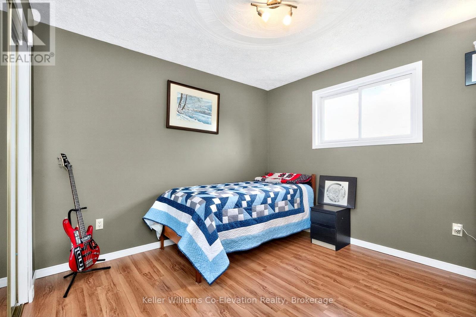 Photo 13 of 62 George Street E, Clearview ON