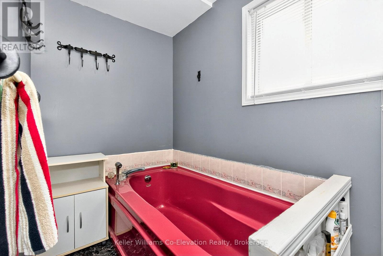 Photo 16 of 62 George Street E, Clearview ON