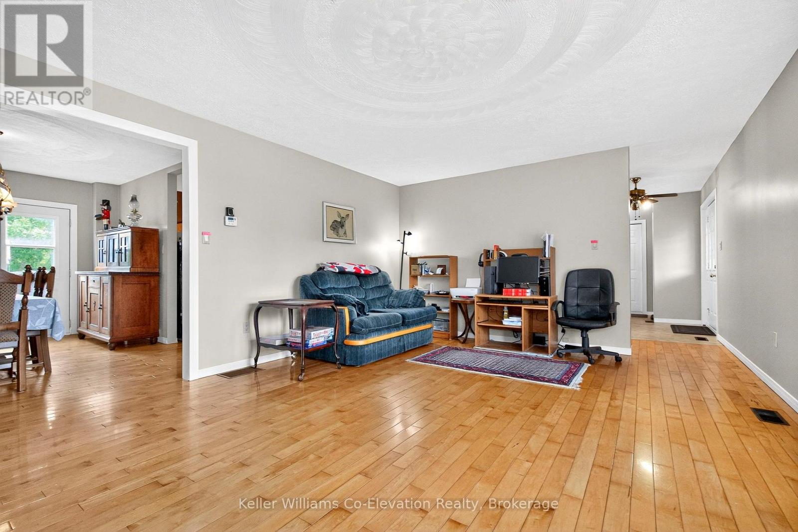 Photo 4 of 62 George Street E, Clearview ON