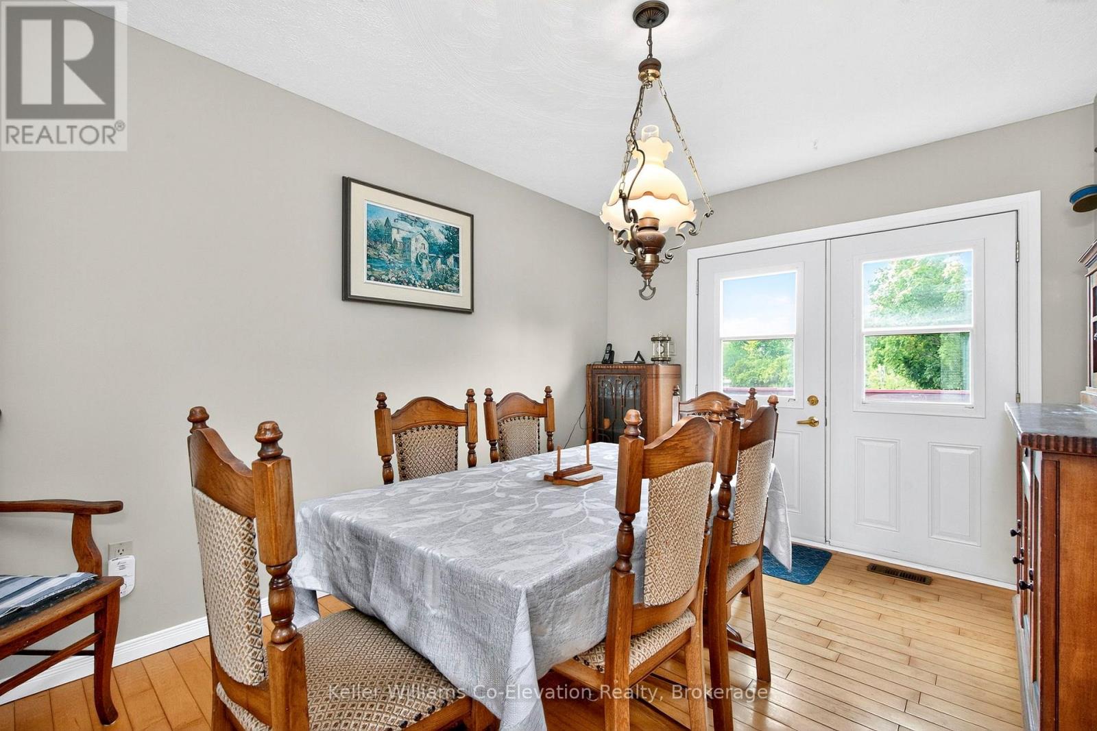 Photo 7 of 62 George Street E, Clearview ON