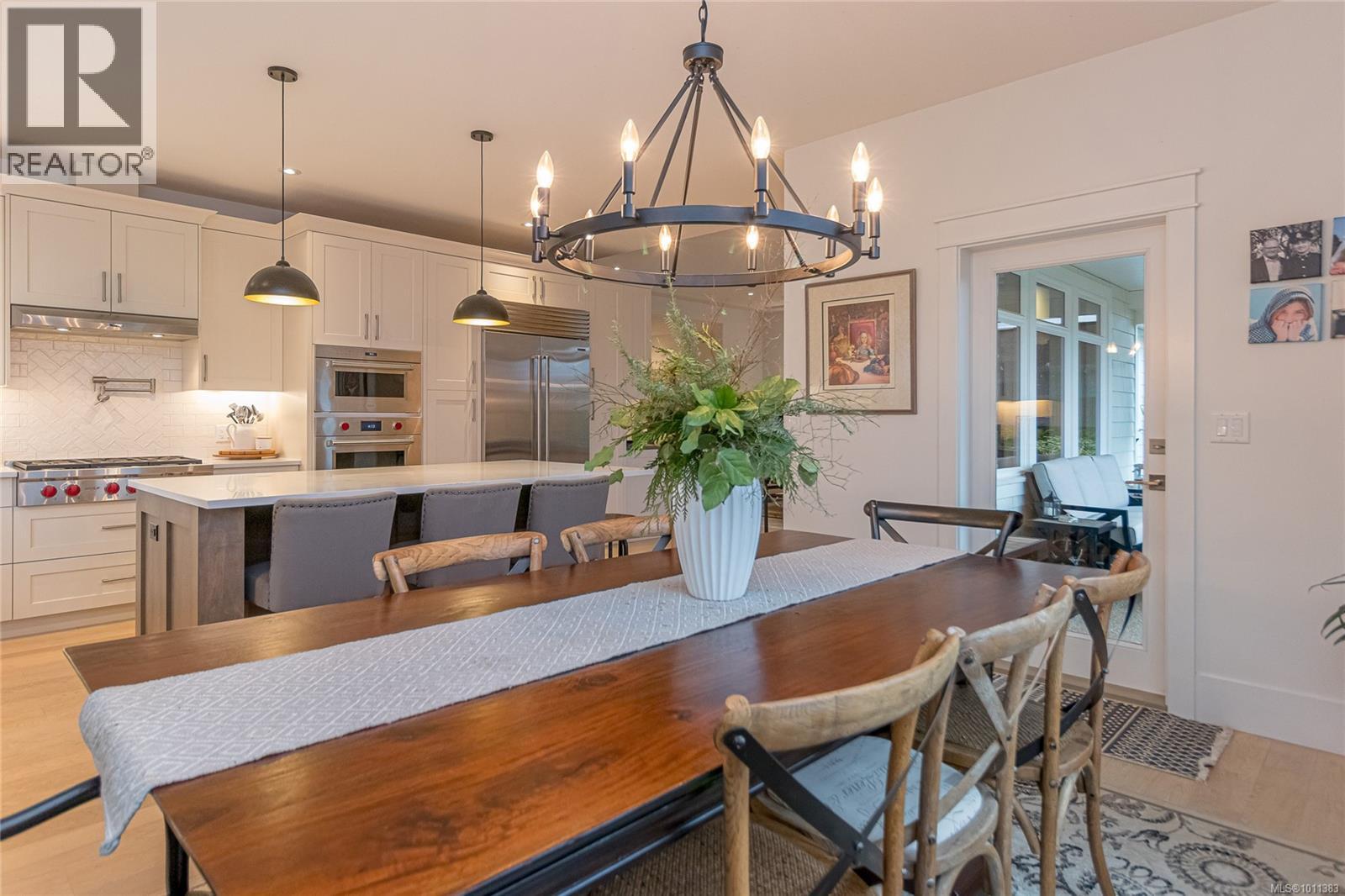 Photo 17 of 815 Bluffs Dr, Qualicum Beach BC