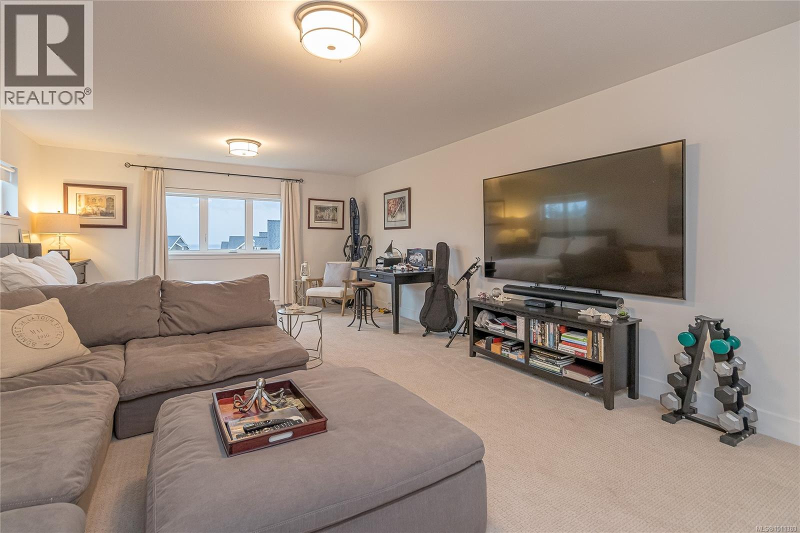 Photo 6 of 815 Bluffs Dr, Qualicum Beach BC