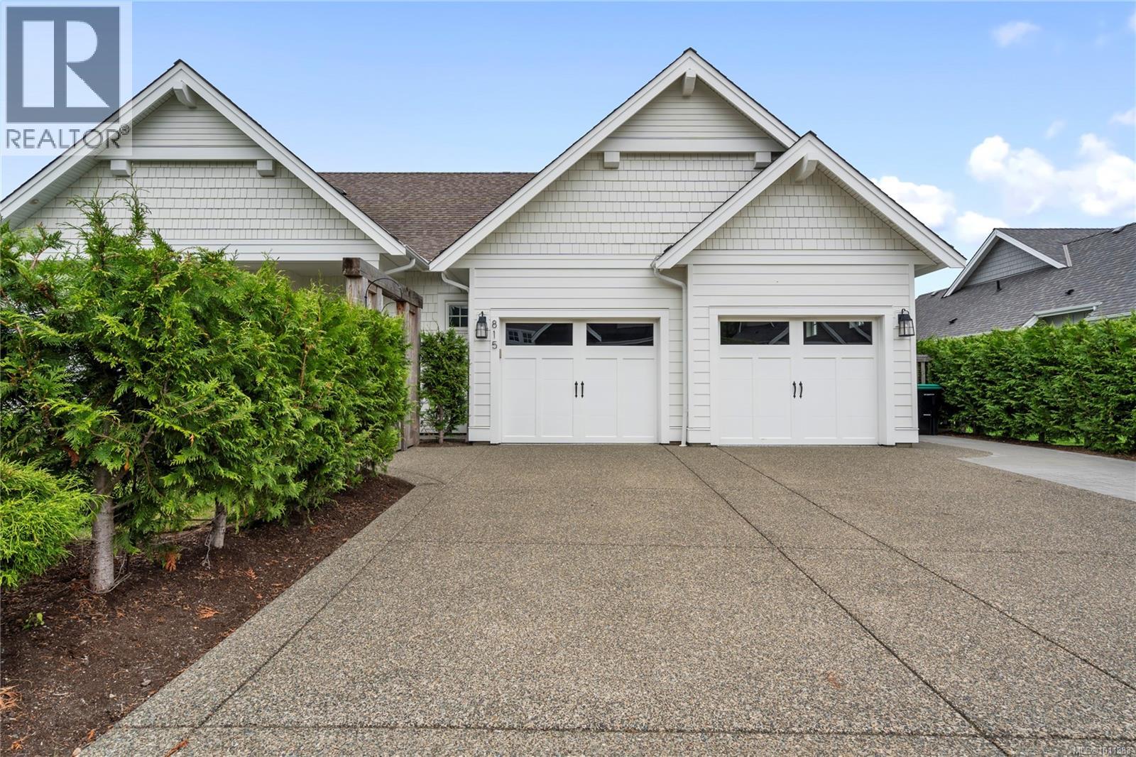 Photo 8 of 815 Bluffs Dr, Qualicum Beach BC
