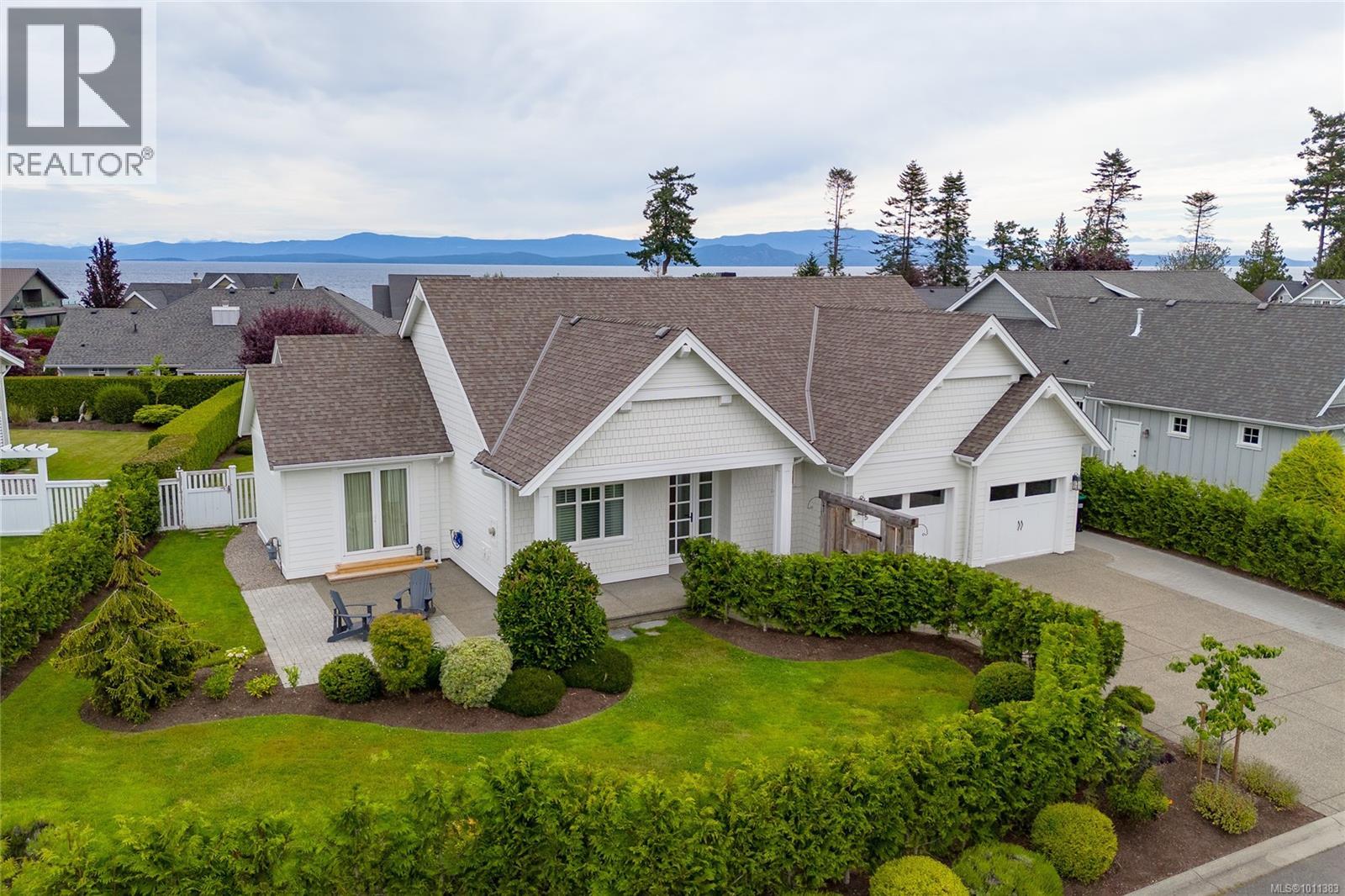 Photo 1 of 815 Bluffs Dr, Qualicum Beach BC