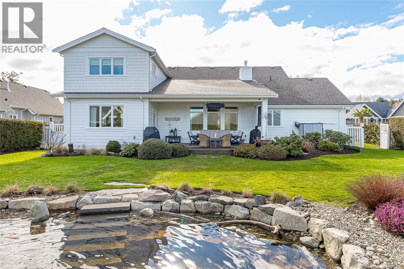 Photo 9 of 815 Bluffs Dr, Qualicum Beach BC