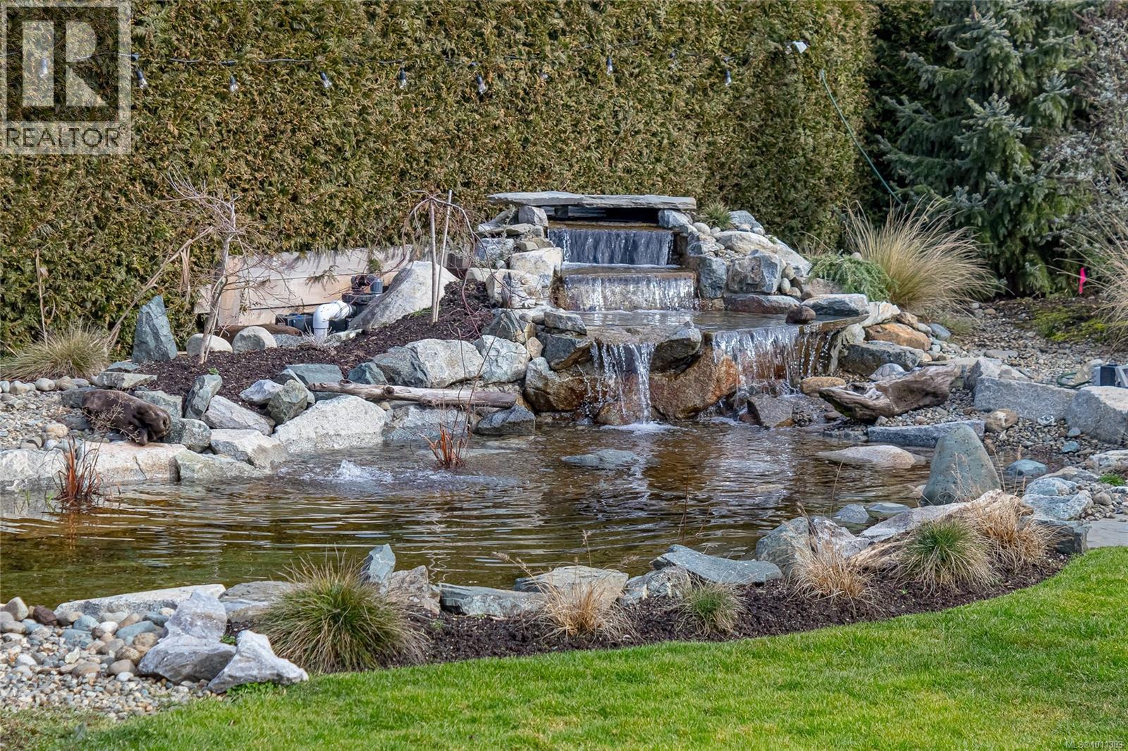 Photo 11 of 815 Bluffs Dr, Qualicum Beach BC