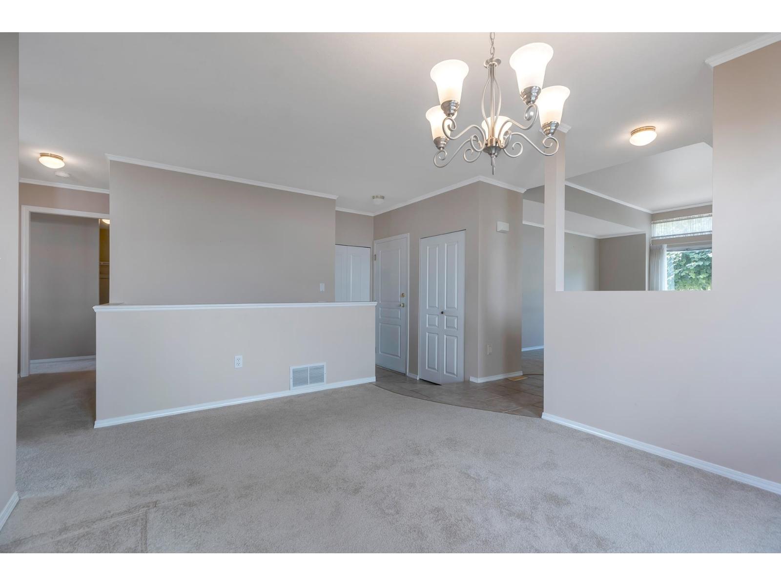 Photo 6 of 17 3902 Latimer Street, Abbotsford BC