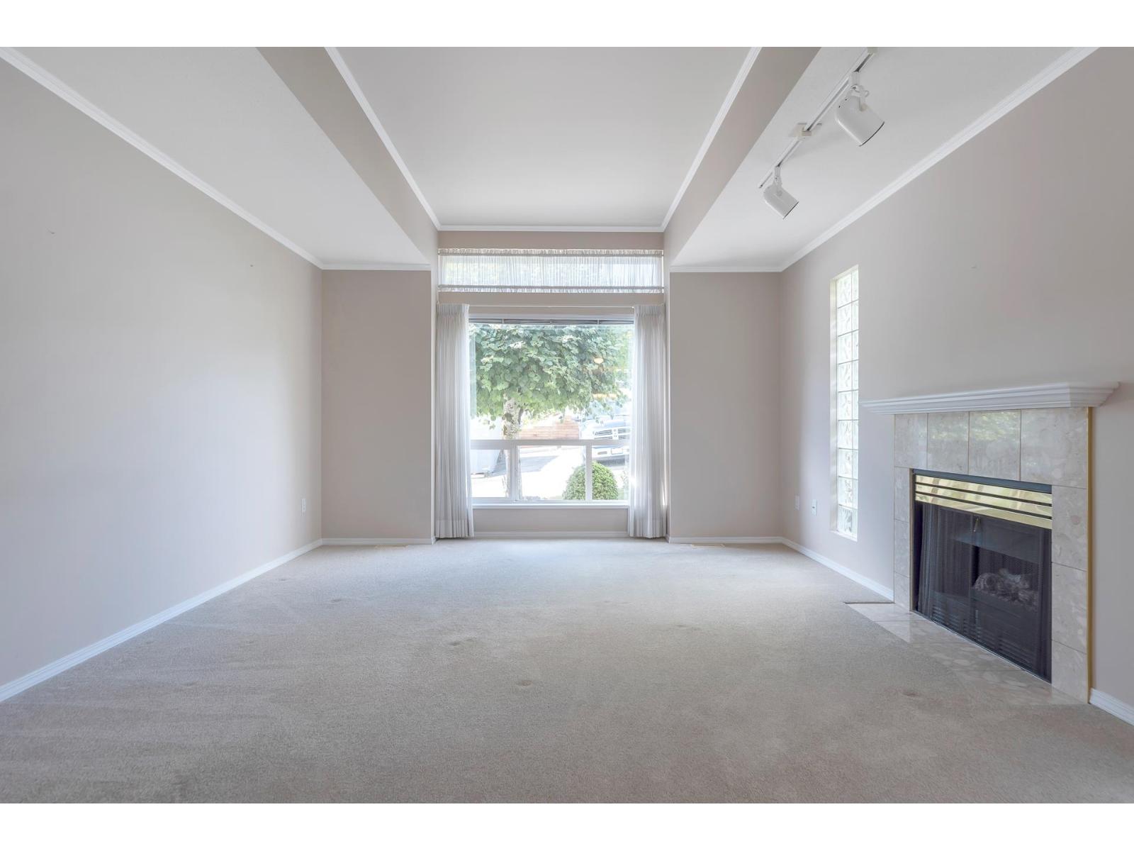 Photo 4 of 17 3902 Latimer Street, Abbotsford BC