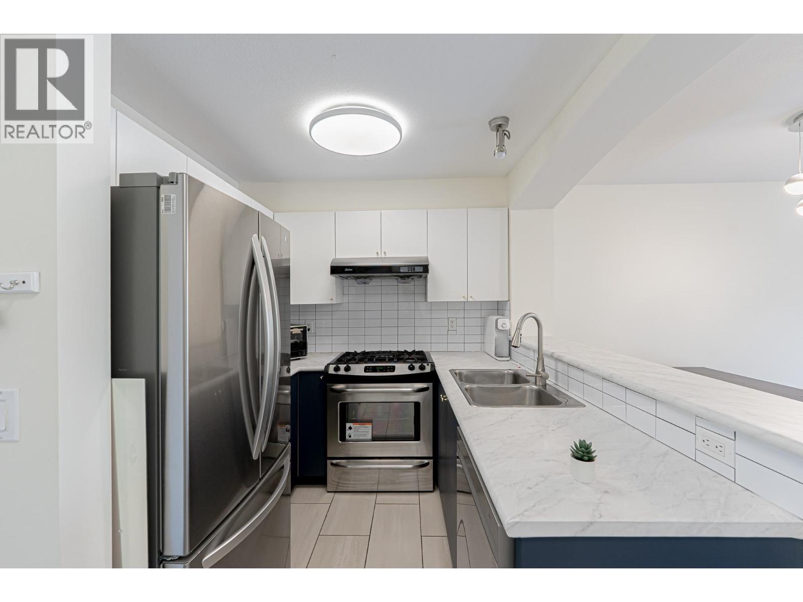 Photo 10 of 312 995 W 59th Avenue, Vancouver BC