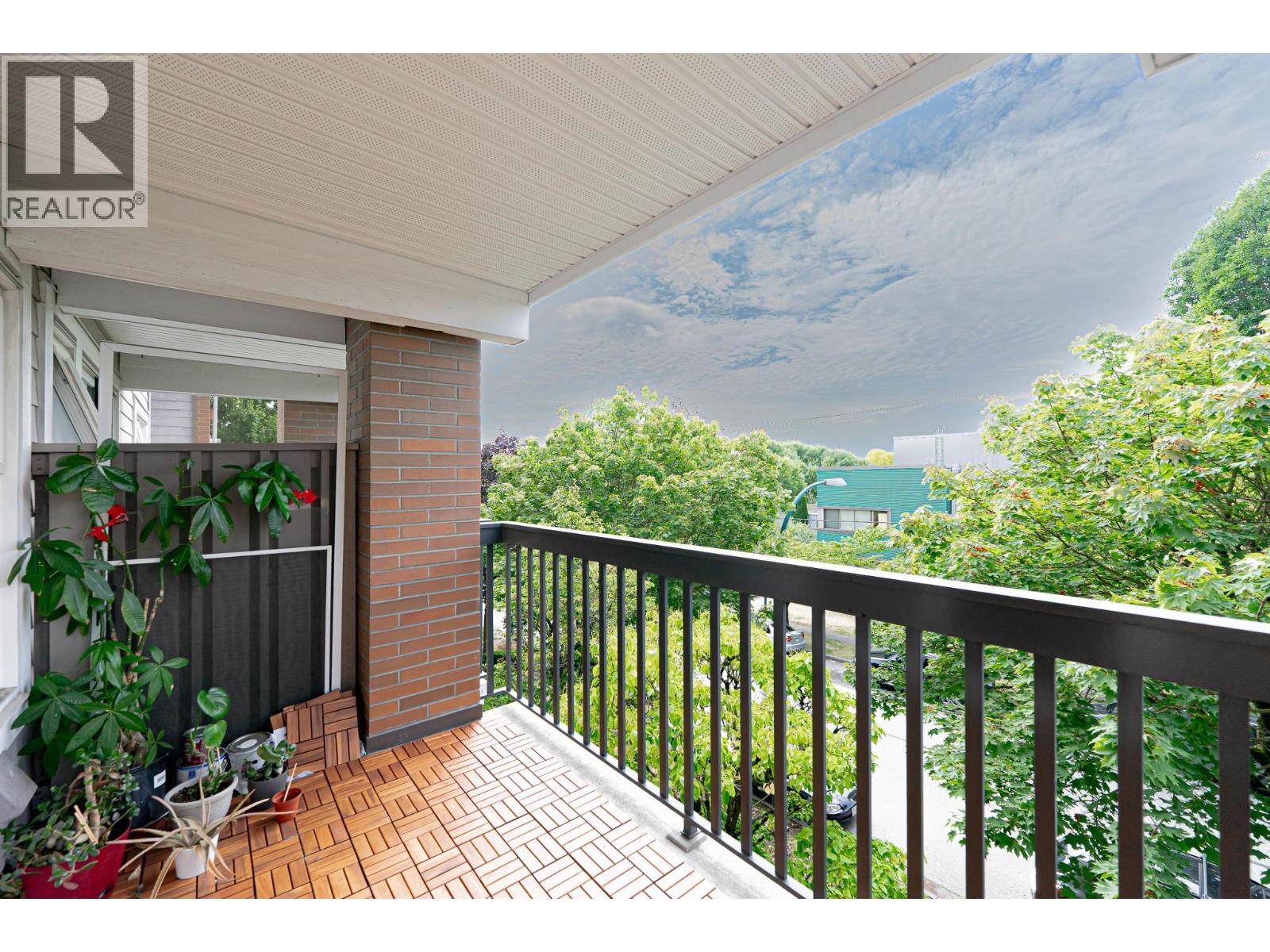 Photo 12 of 312 995 W 59th Avenue, Vancouver BC