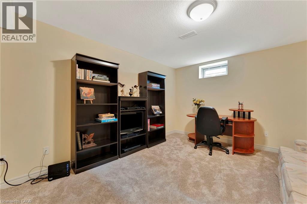Photo 21 of 32 Cobblestone Drive, Paris ON