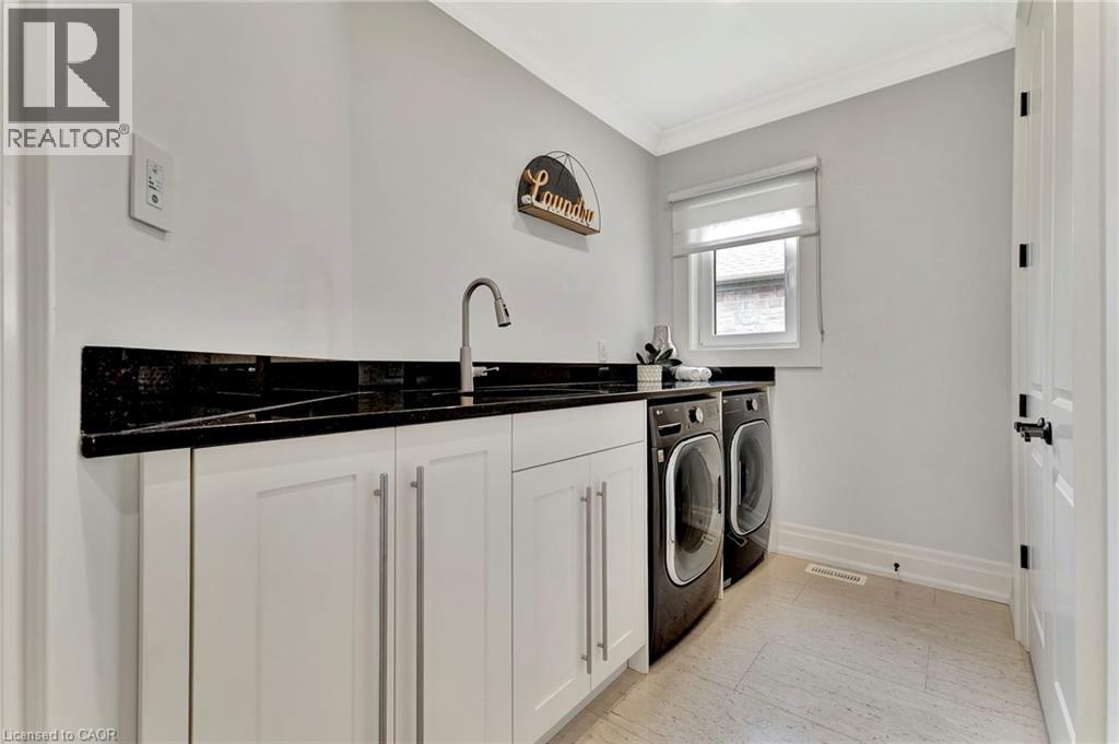 Photo 24 of 537 Deer Ridge Drive, Kitchener ON