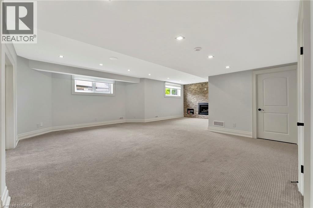 Photo 38 of 537 Deer Ridge Drive, Kitchener ON