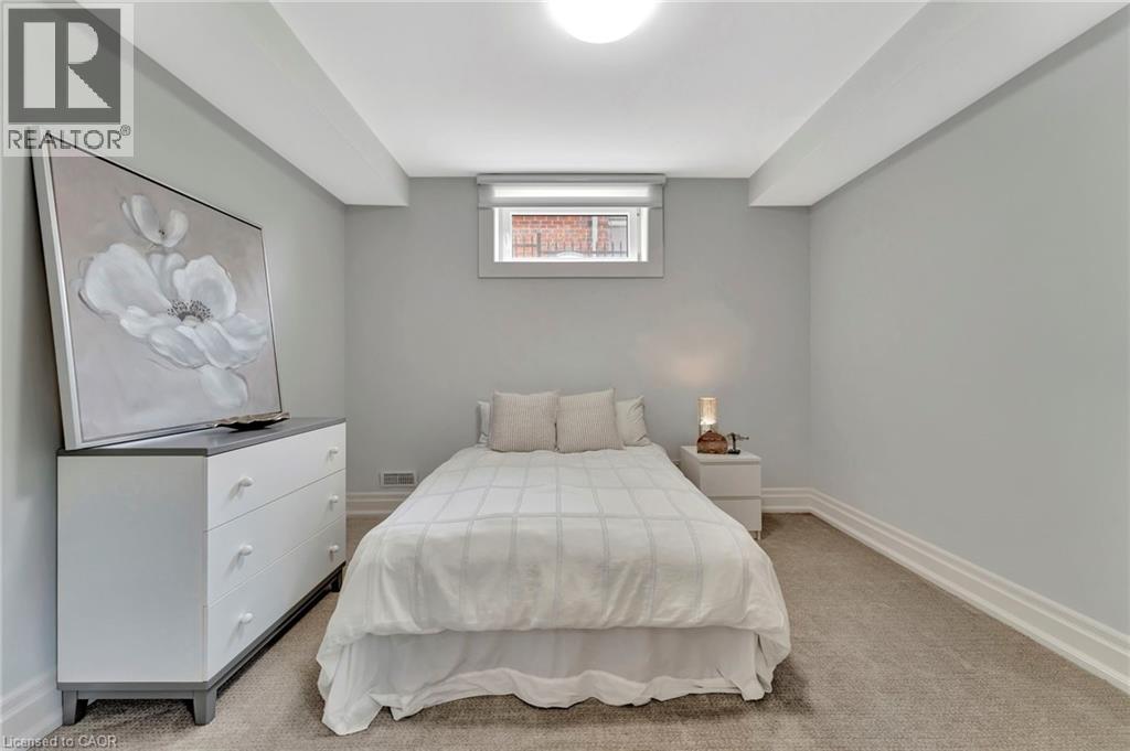 Photo 43 of 537 Deer Ridge Drive, Kitchener ON