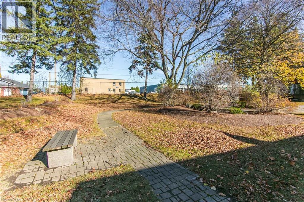 Photo 24 of 130 Kingswood Drive Unit 33, Kitchener ON