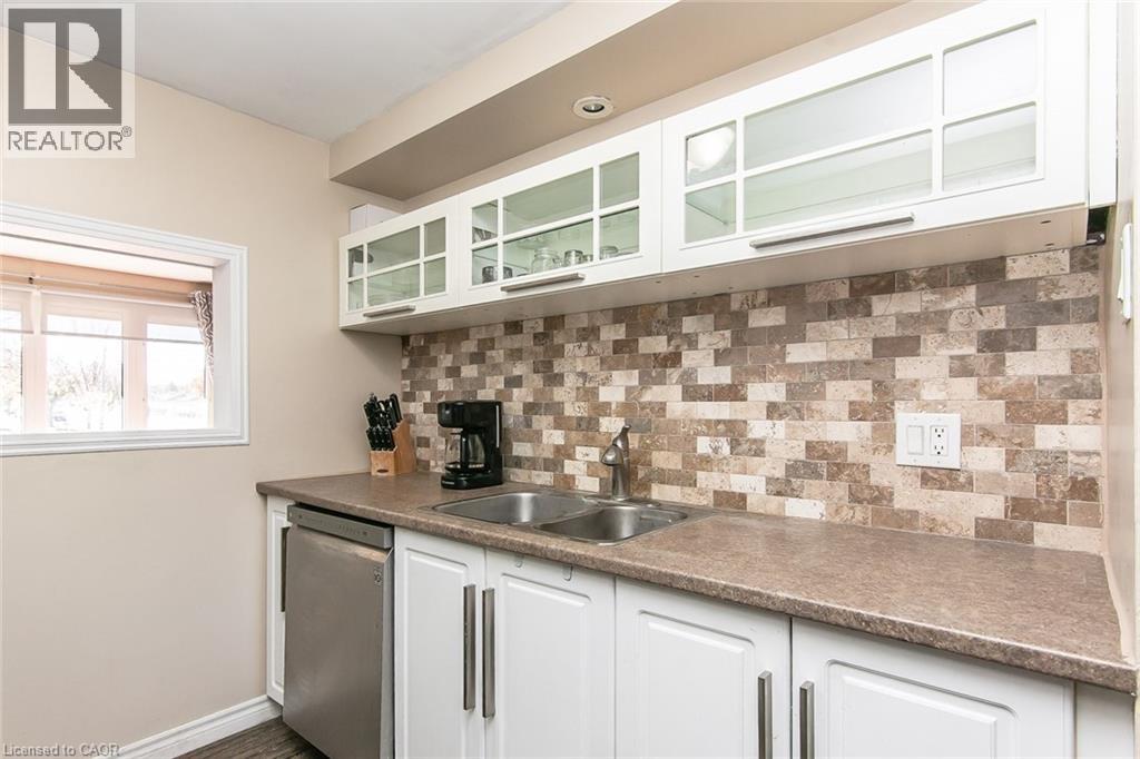 Photo 18 of 130 Kingswood Drive Unit 33, Kitchener ON