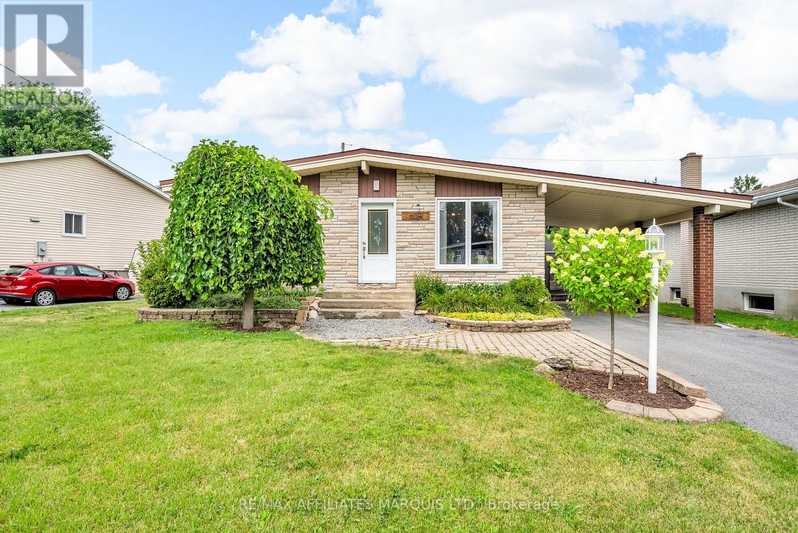 Photo 1 of 634 Fraser Avenue, Cornwall ON