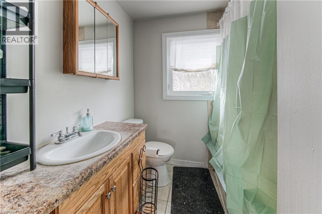 Photo 8 of 42 Cardill Crescent, Waterloo ON