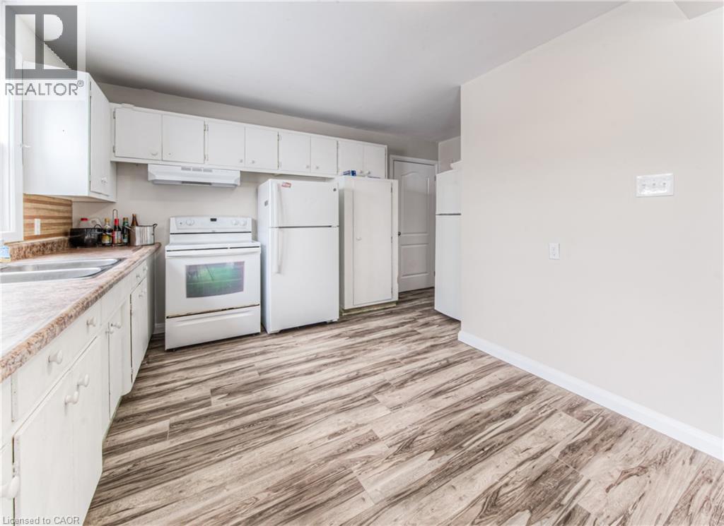 Photo 19 of 42 Cardill Crescent, Waterloo ON